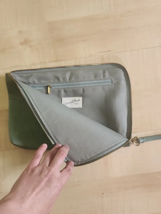 Universal Thread Pouch - Picture 3 of 3